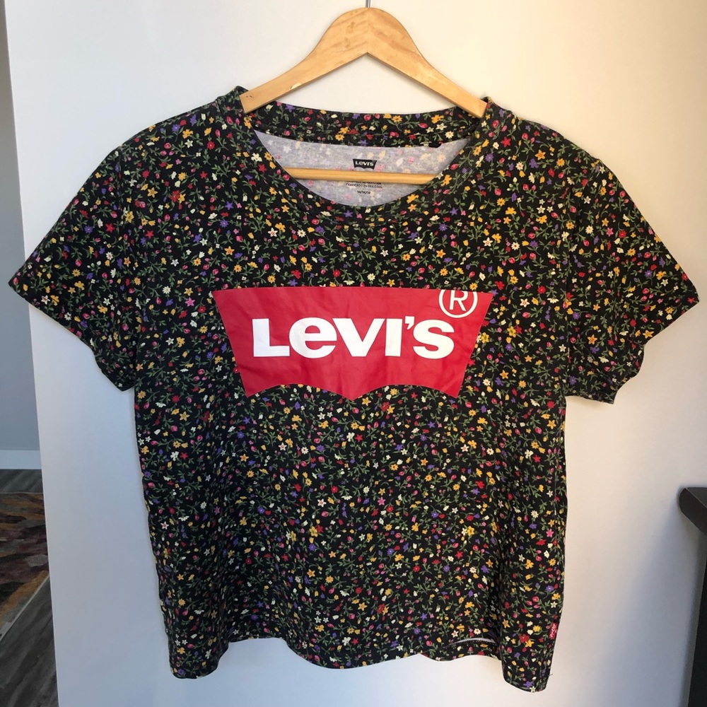 LEVI’S Crewneck Floral Print Tshirt - Size M